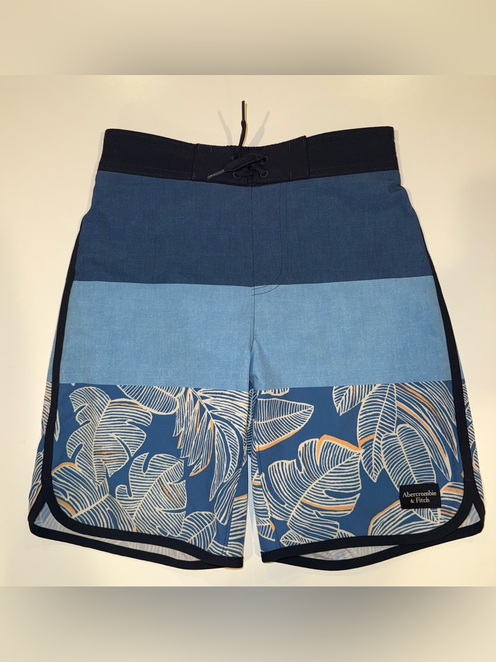 abercrombie kids Boy's Blue Tropical Stripe Board Shorts
Size 9/10